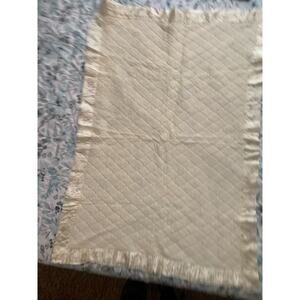 Vintage Satin Trim Baby Quilt 1950s Ivory Hand‑Quilted Crib Blanket |Cottagecore